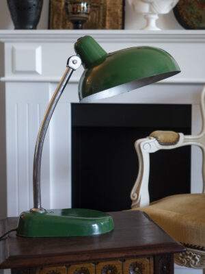 Lampada ministeriale cromata e cappello verde XX secolo
