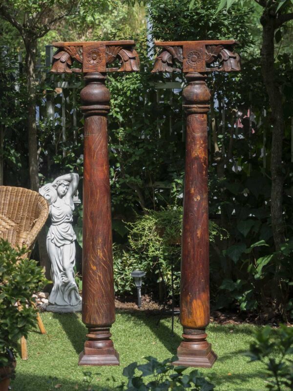 Coppia colonne antiche in legno indiane coloniali