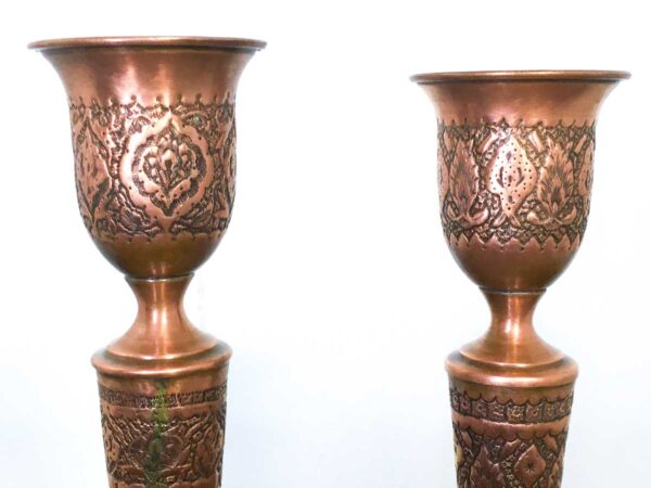 Coppia candelieri in rame cesellati XIX-XX sec - immagine 5