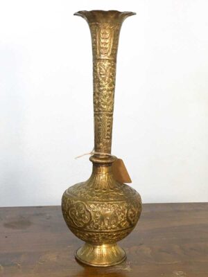 Antico vaso indiano ottone cesellato e sbalzato