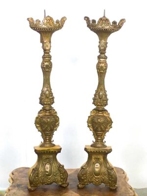 Coppia porta cero XVIII secolo legno e ottone sbalzato