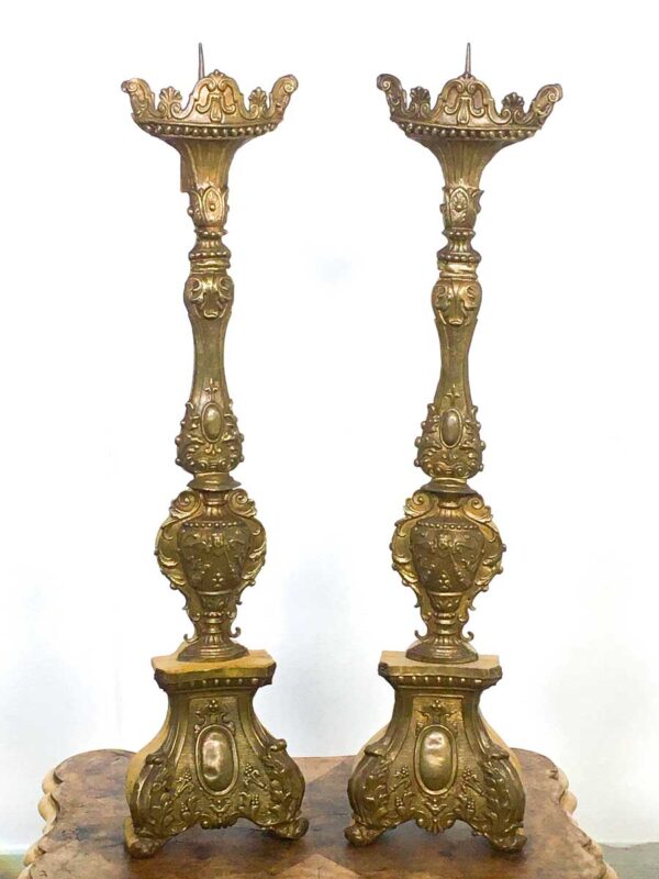 Coppia porta cero XVIII secolo legno e ottone sbalzato