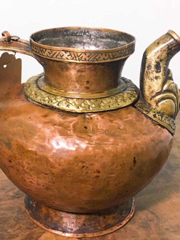 Brocca teiera antica rame e ottone decorata e cesellata - immagine 4