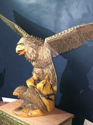 Scultura in legno aquila intagliata a mano