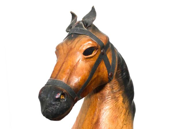 Scultura cavallo in legno intagliato e pelle XX secolo - immagine 2