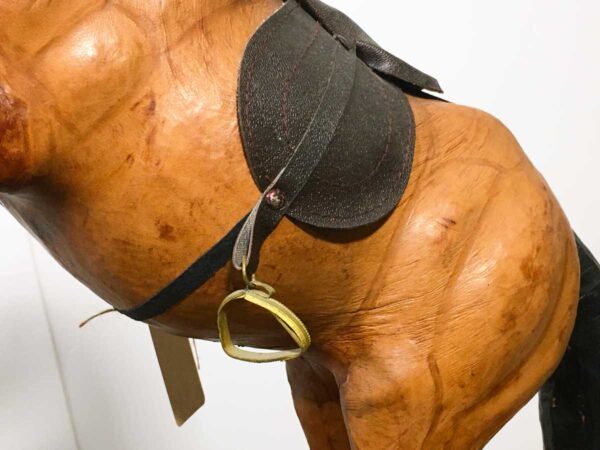 Scultura cavallo in legno intagliato e pelle XX secolo - immagine 3