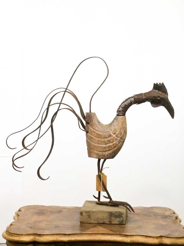 Scultura volatile in legno intagliato e ferro