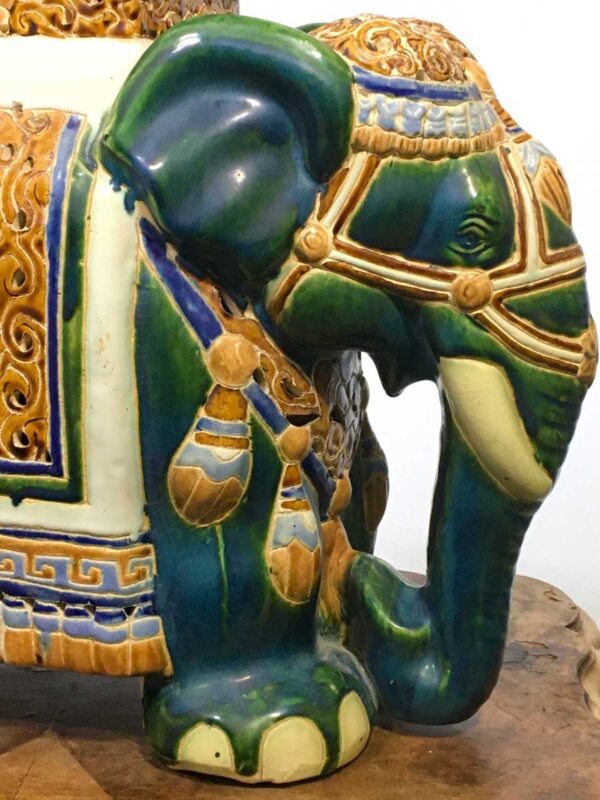 Elefante porta vasi in ceramica indiano XX secolo - immagine 3