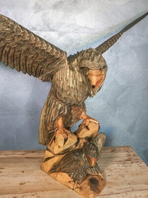 Scultura in legno aquila intagliata a mano