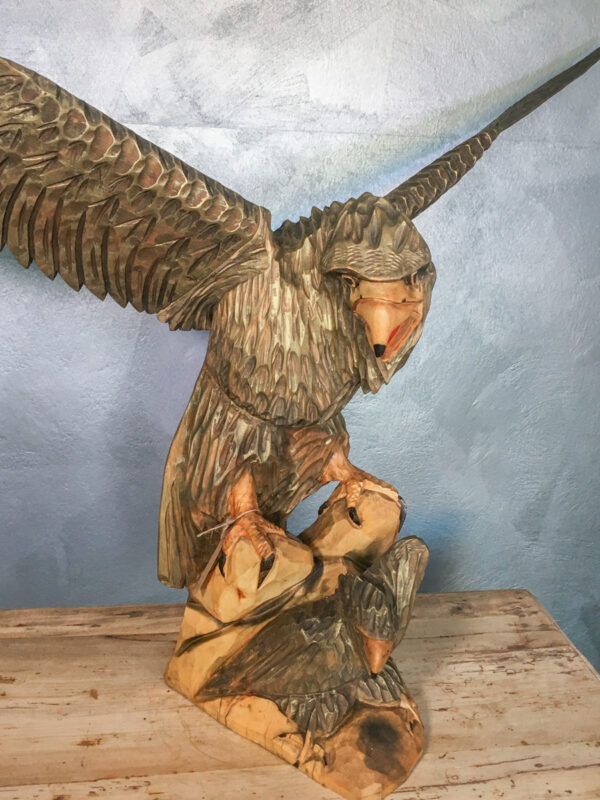 Scultura in legno aquila intagliata a mano