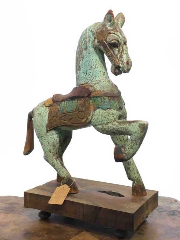 Scultura in legno cavallo orientale policromo con piedistallo legno - immagine 2