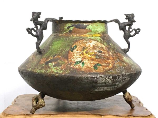 Calderone contenitore in metallo dipinto con manici a scultura - immagine 2