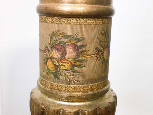 Lampada in legno intagliata con decoro in stoffa - immagine 3
