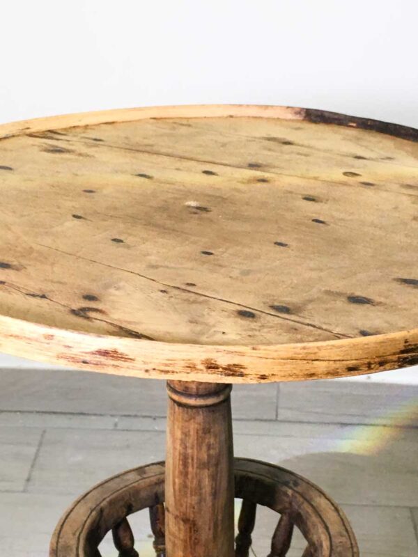 Tavolino antico da lavoro in legno decolorato al naturale con cestello - immagine 2