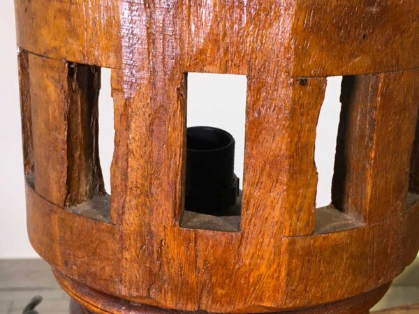 Lampada legno realizzata su elemento architettonico asiatico antico - immagine 4