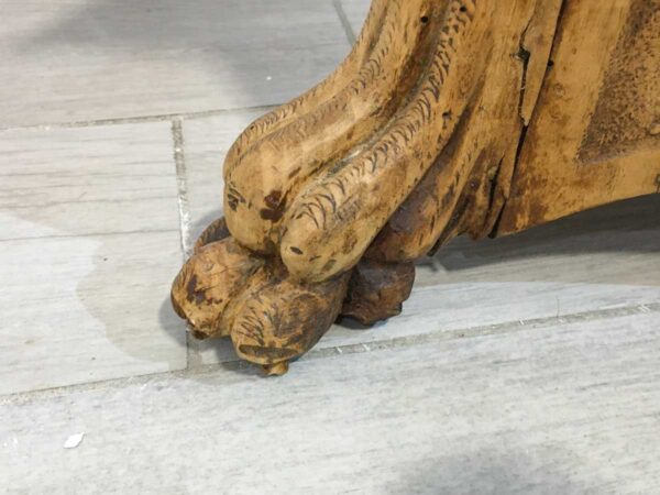 Antico Porta cero in legno intagliato, fusto a torciere e zampe di leone - immagine 6