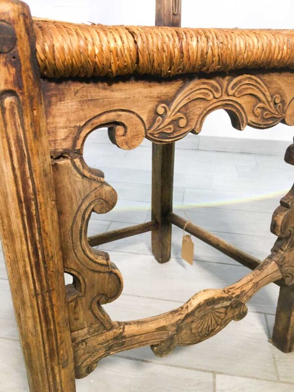 Sedia antica in legno intagliata e paglia con iniziali - immagine 6