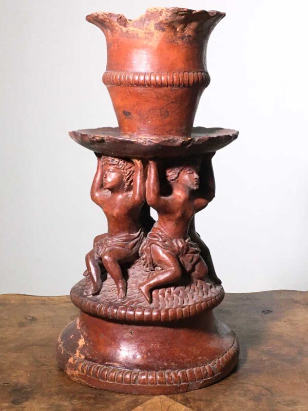 Scultura porta cero in terracotta con cariatidi - immagine 3