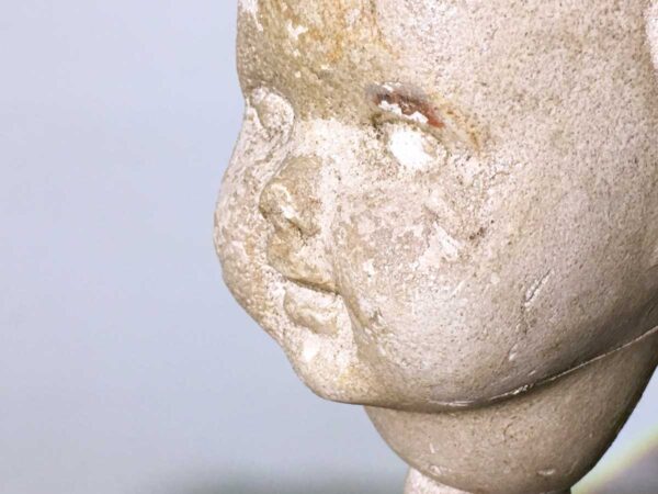 Scultura testa di putto in gesso su piedistallo - immagine 4