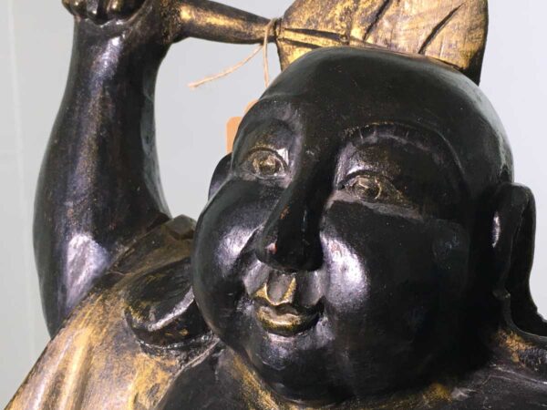 Scultura in legno Buddha felice con ventaglio - immagine 3