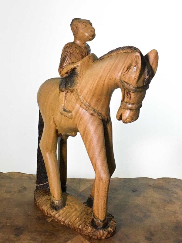 Scultura tribale africana cavallo e cavaliere legno intagliato - immagine 2