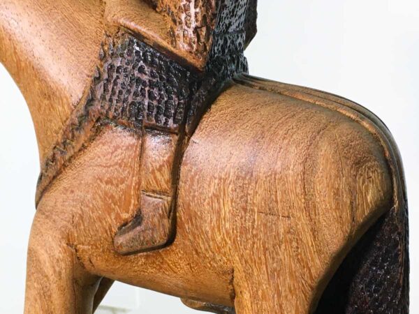 Scultura tribale africana cavallo e cavaliere legno intagliato - immagine 4