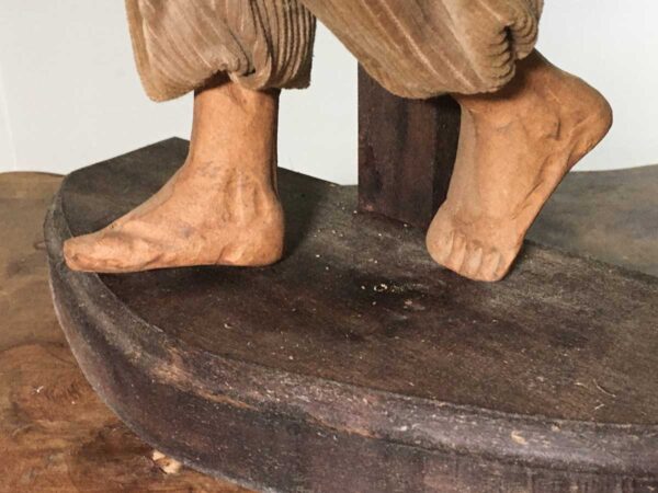 Antico pupo siciliano saraceno in cartapesta con piedistallo in legno - immagine 4