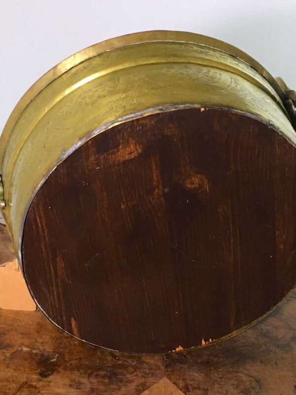 Braciere antico in ottone con coperchio cesellato e forato - immagine 4