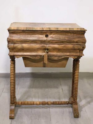 Tavolino da lavoro antico con gambe a rocchetto legno naturalizzato