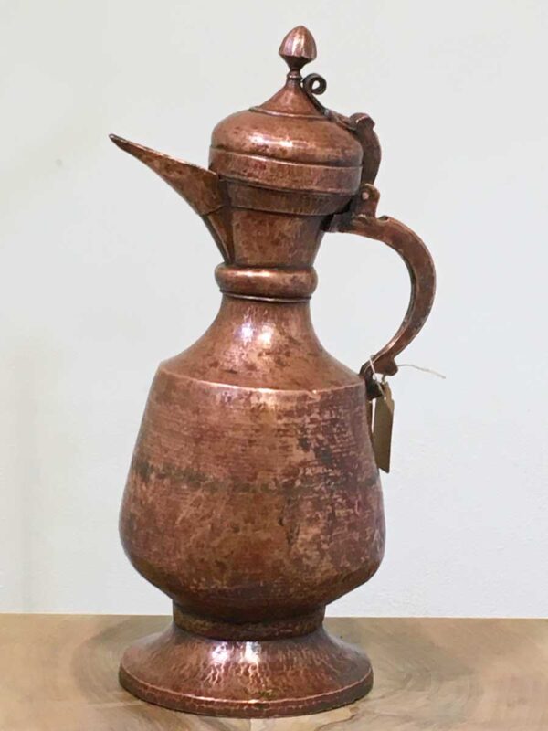 Brocca antica in rame contenitore acqua mediorientale