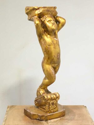 Scultura lignea raffigurante un putto che regge a modo "telamone"