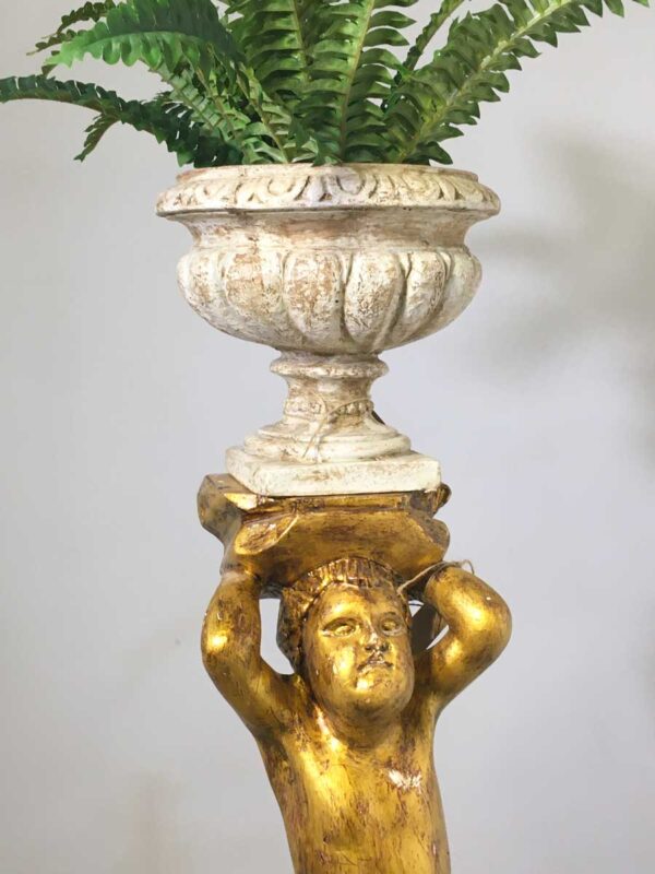 Scultura lignea raffigurante un putto che regge a modo "telamone" - immagine 4