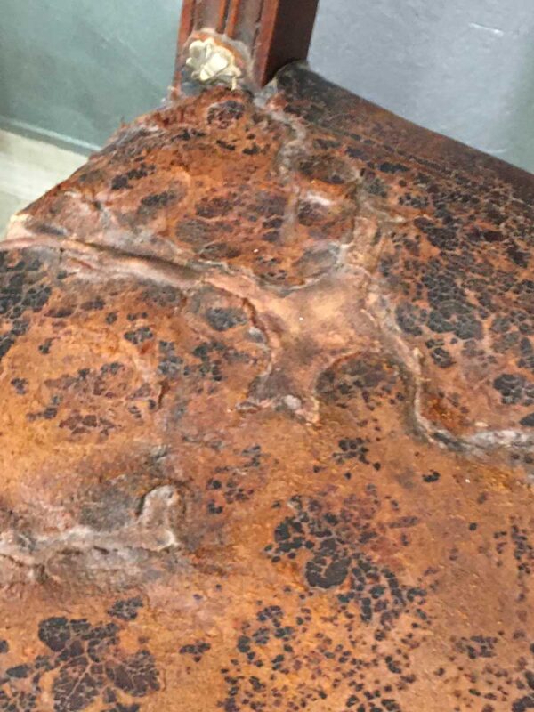 Coppia sedie legno e cuoio in stile rinascimentale XIX secolo - immagine 4