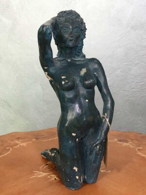 Scultura di donna in terracotta autore sconosciuto