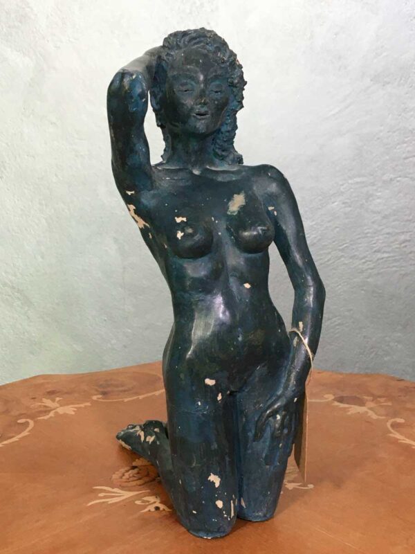 Scultura di donna in terracotta autore sconosciuto