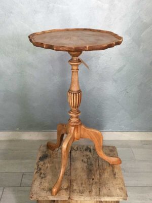 Tavolino inglese in legno decolorato al naturale periodo liberty