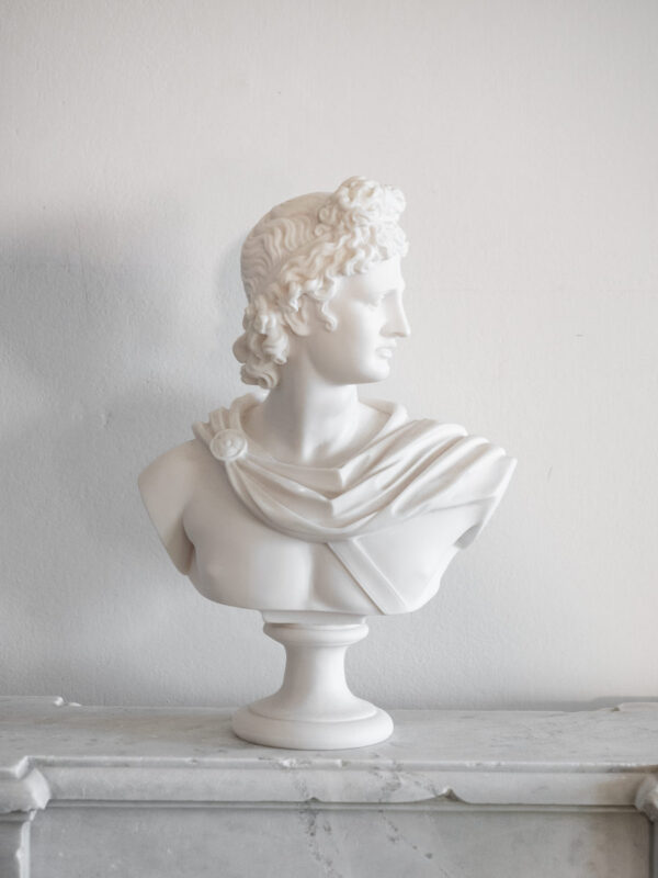 Statua busto raffigurante Apollo in polvere di marmo