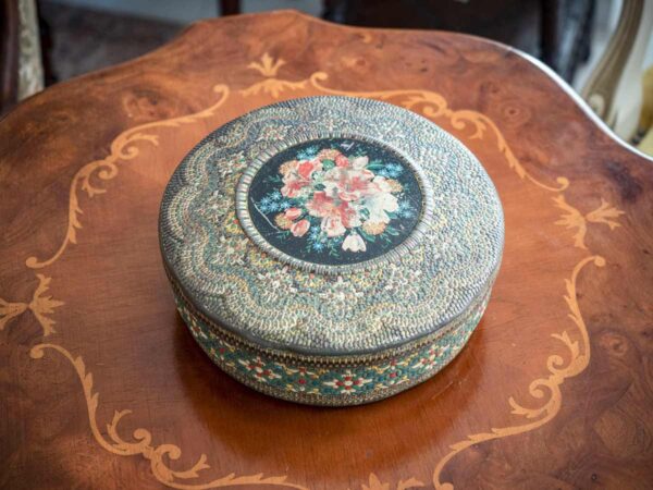 Scatola biscotti di latta olandese decorata mid century