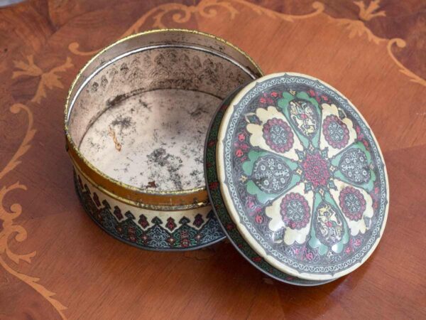 Scatola di latta olandese con decoro stile mediorientale mid century - immagine 3