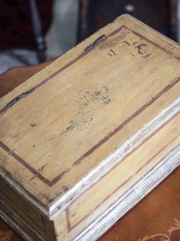 Antica scatola in legno decorata e dipinta del XVIII secolo - immagine 2