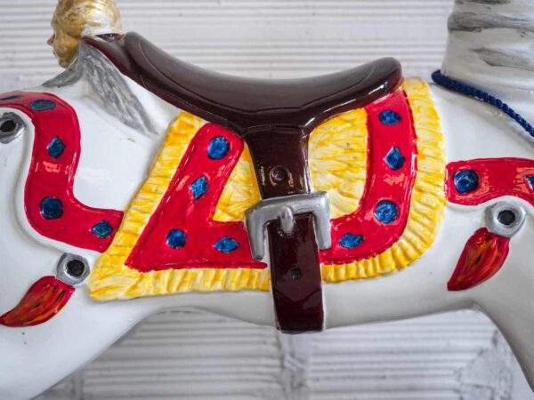Cavallo da giostra in resina trasformato a cavallo a dondolo - immagine 4