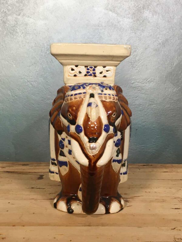 Elefante porta vasi in ceramica indiano del XX secolo - immagine 3