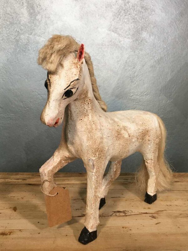 Scultura cavallo bianco in legno e gesso - immagine 2