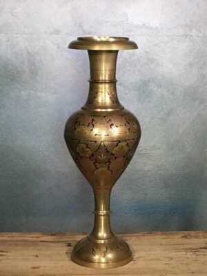 Grande antico vaso indiano ottone cesellato XX secolo