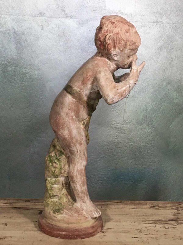 Statua in terracotta di putto dipinta e invecchiata - immagine 2