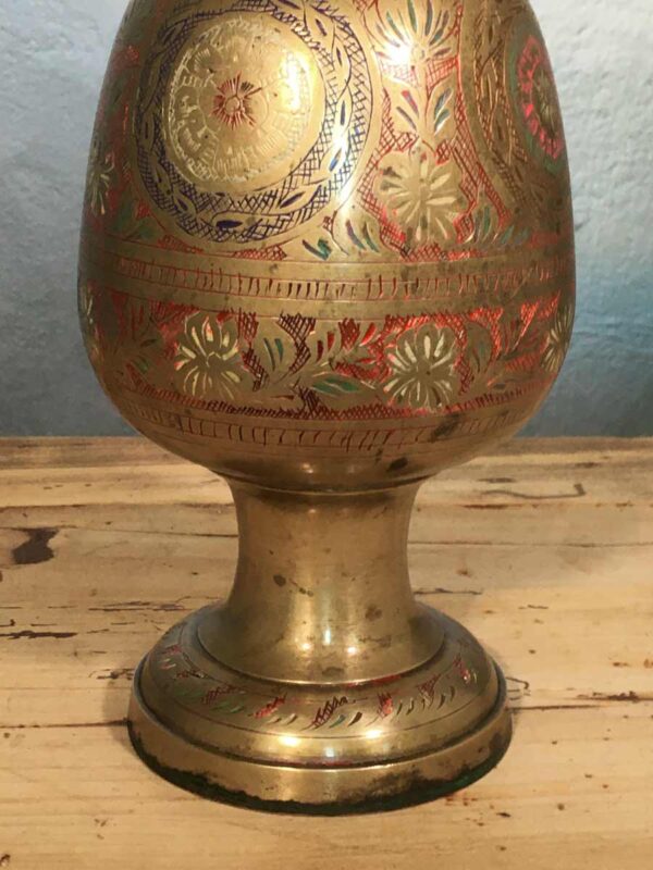 Vaso indiano ottone cesellato del XX secolo - immagine 2