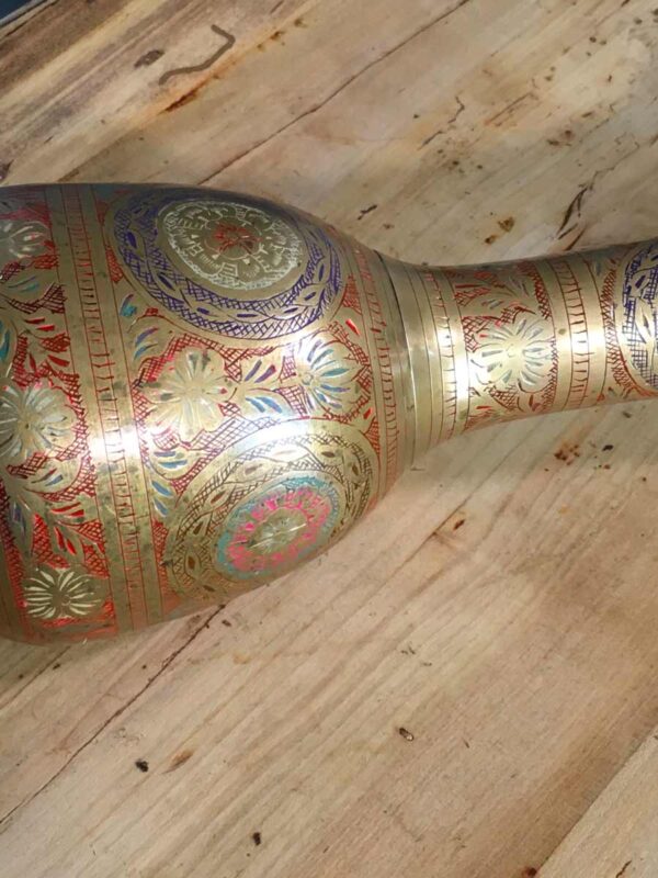 Vaso indiano ottone cesellato del XX secolo - immagine 3