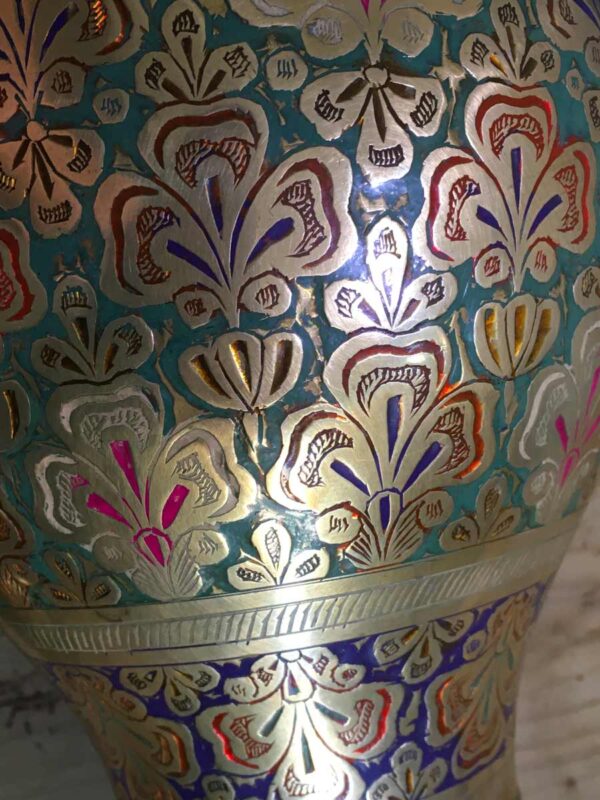 Vaso urna indiano ottone cesellato del XX secolo - immagine 4