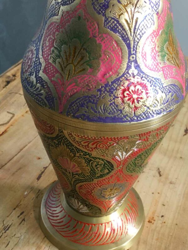Vaso indiano ottone policromo cesellato del XX secolo - immagine 3