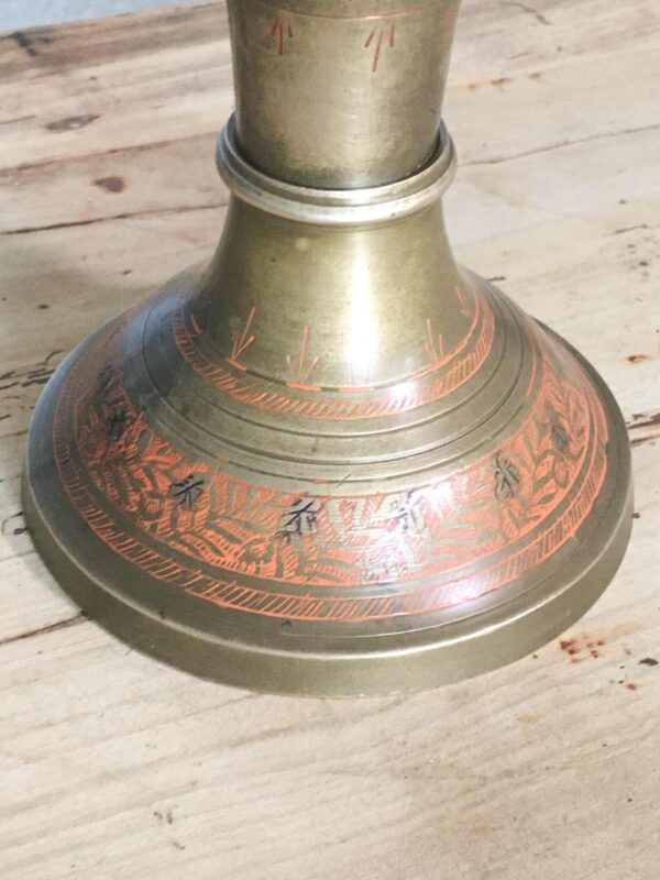 Grande vaso indiano policromo in ottone cesellato mid century - immagine 4